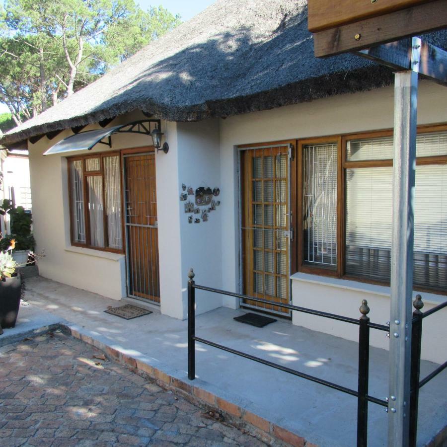 The Worm Hole Garden Cottage Stellenbosch Exteriör bild